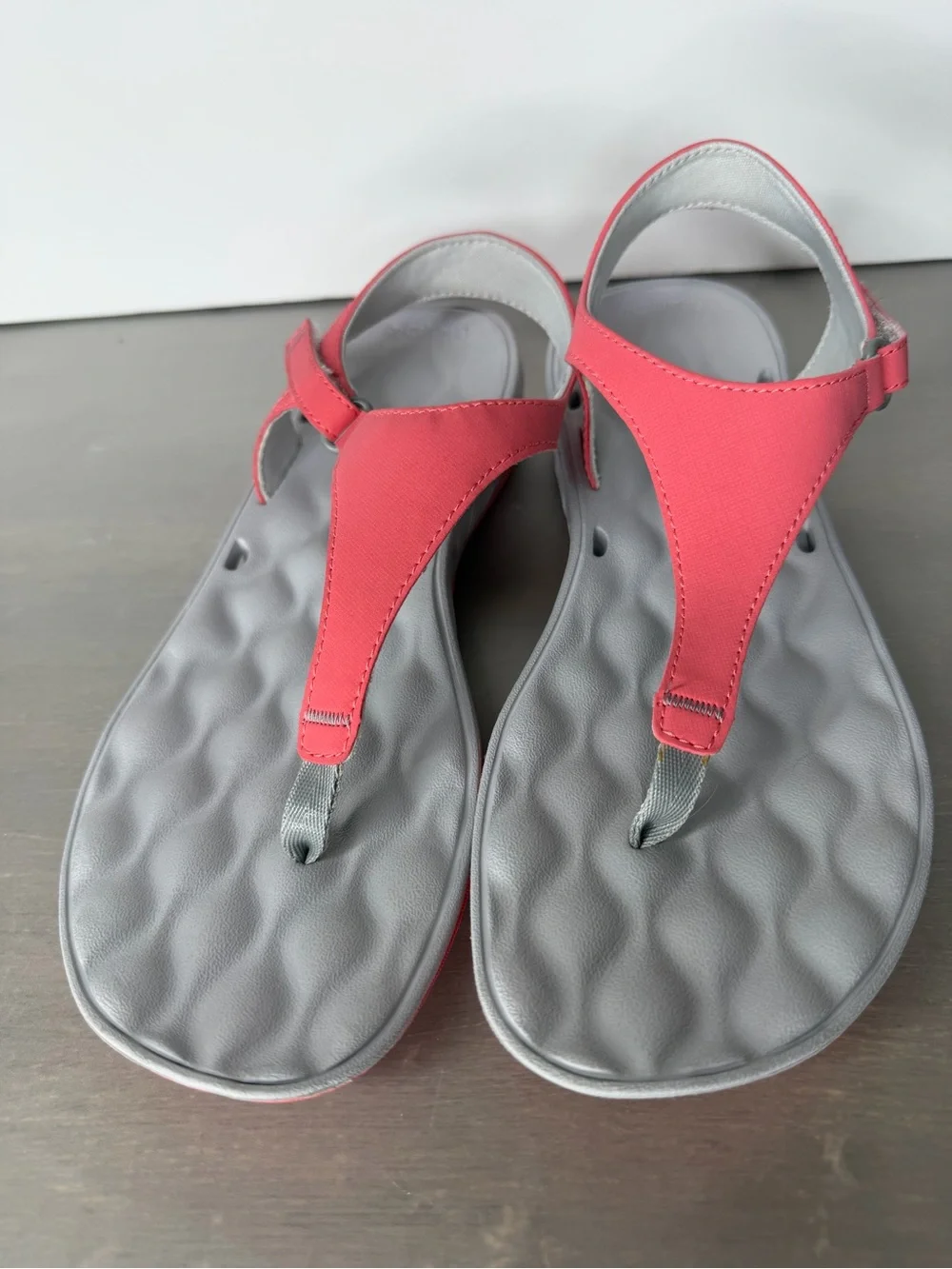 Columbia PFG Techlite Sandals Women's Size 9 Suntech Vent Thong Flip Flops Coral